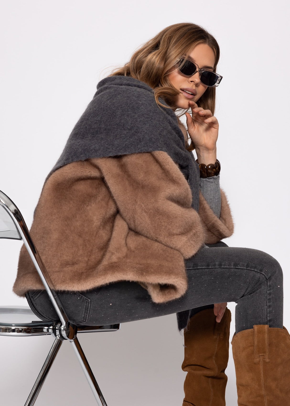 Triangular scarf - gray