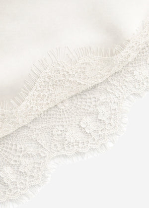 Triangular scarf with lace trim - off-white
