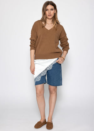 Triangular scarf with lace trim - off-white