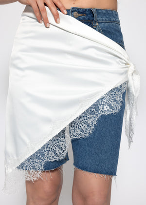 Triangular scarf with lace trim - off-white
