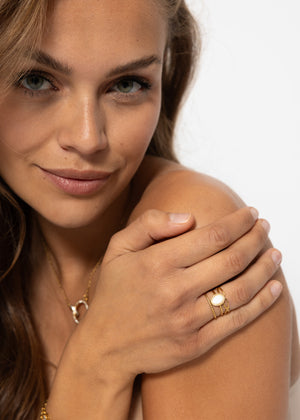 Dreigliedriger Ring mit weißem Schmuckstein - gold