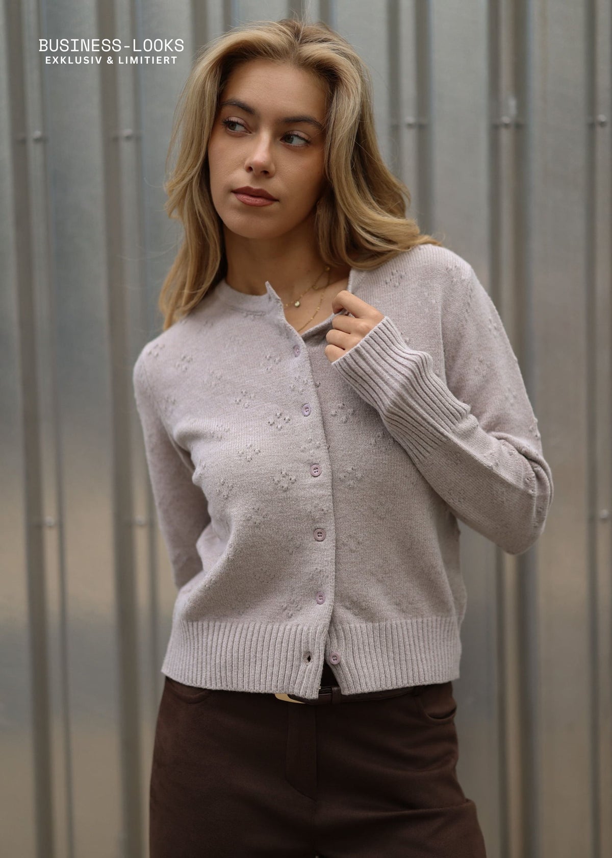 Feinstrickjacke mit Strukturmuster - grau