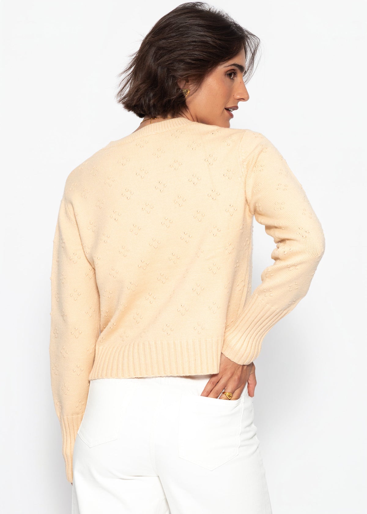 Rundhalspullover mit dekorativem Lochmuster - gelb - SASSYCLASSY