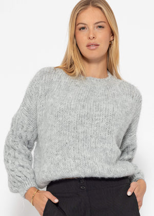 Flauschiger Strickpullover - hellgrau
