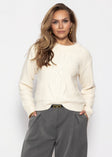 Flauschiger Strickpullover mit Zopfmuster - hellbeige