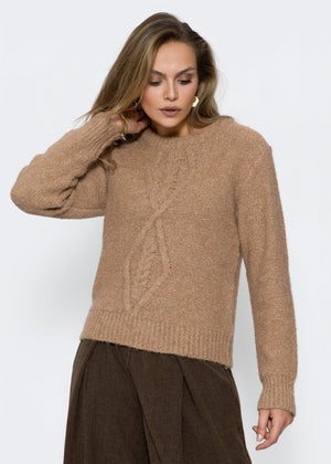 Flauschiger Strickpullover mit Zopfmuster - braun