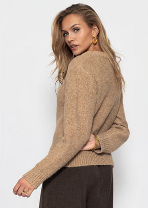 Flauschiger Strickpullover mit Zopfmuster - braun