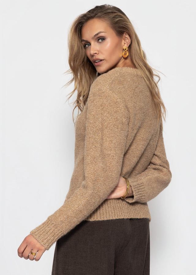 Flauschiger Strickpullover mit Zopfmuster - braun