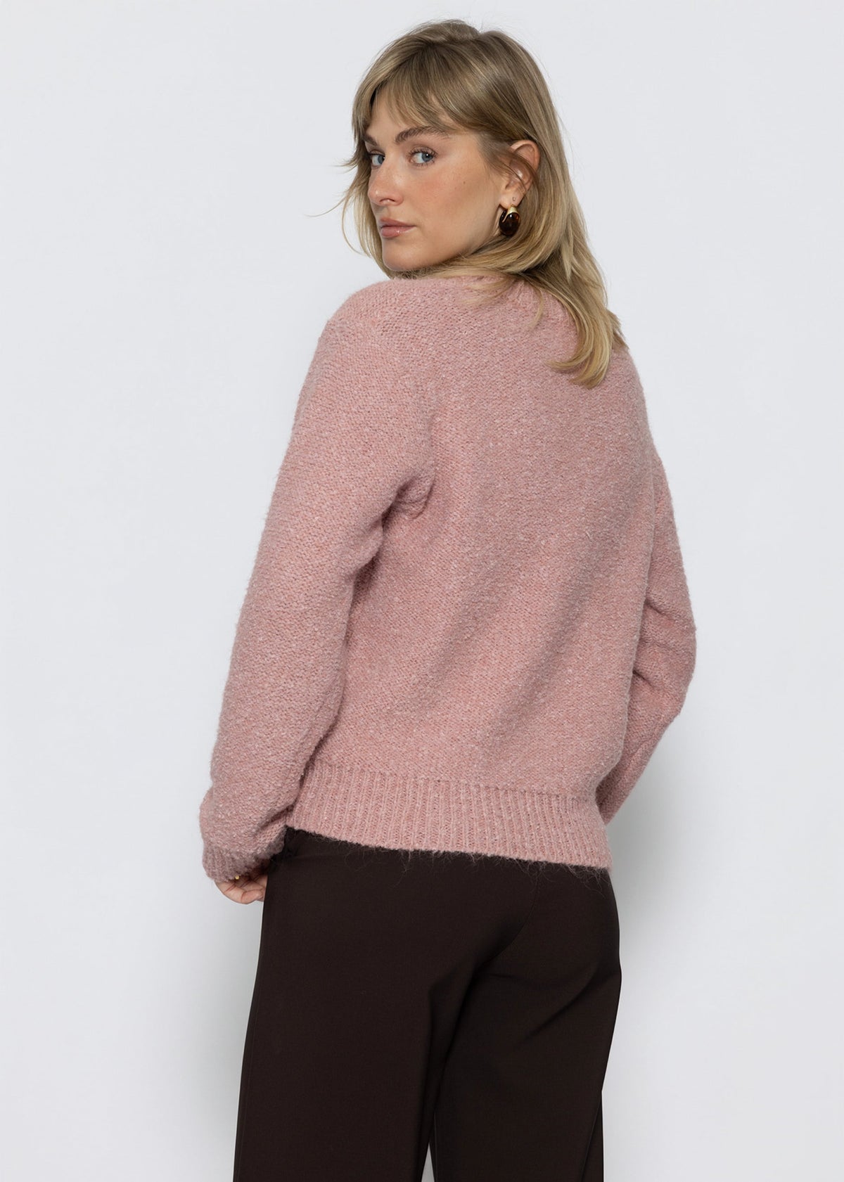 Flauschiger Strickpullover mit Zopfmuster - mauve