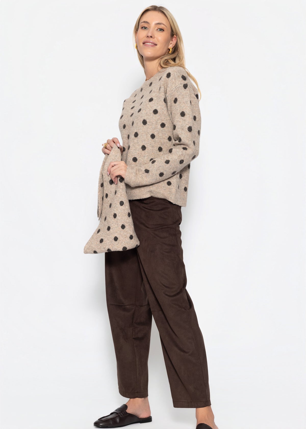Dotted jumper with scarf - beige