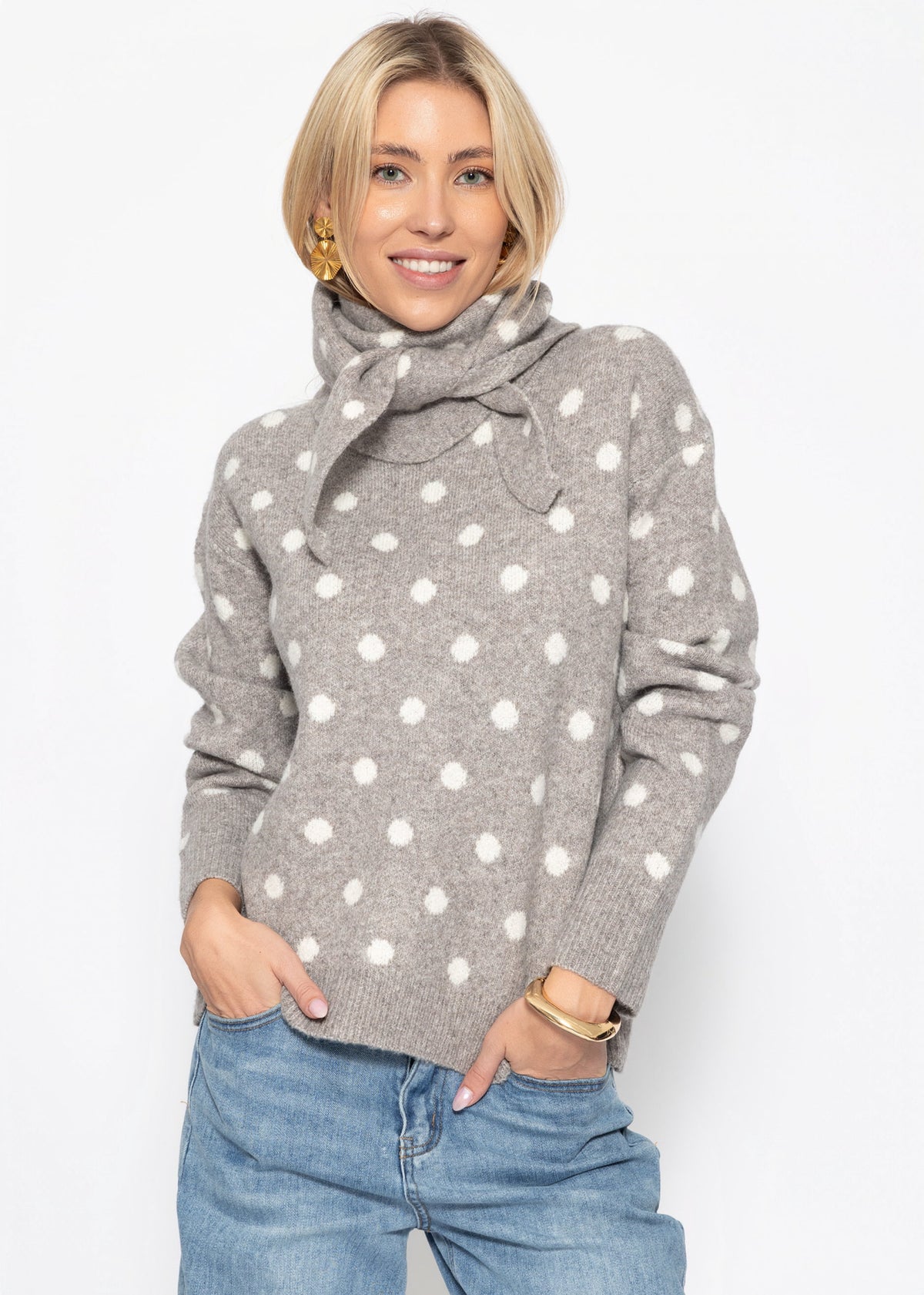 Gepunkteter Pullover mit Schal - taupe