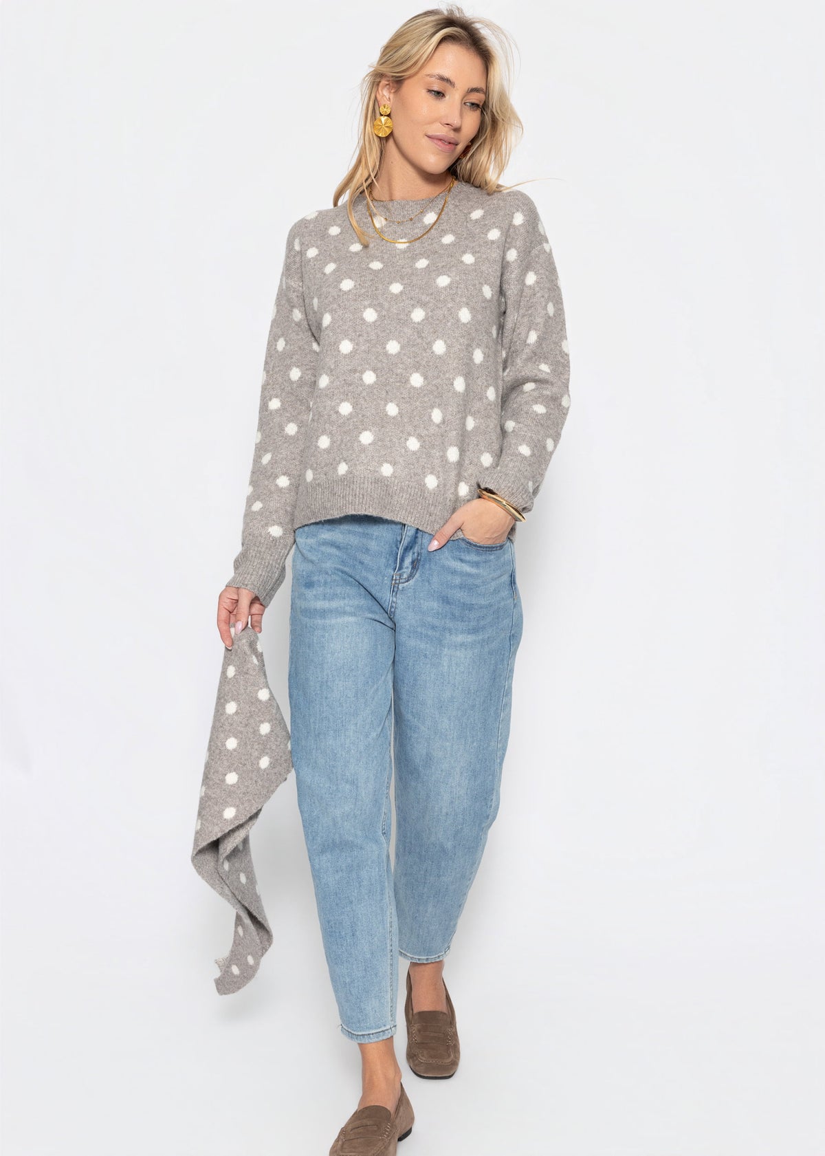 Gepunkteter Pullover mit Schal - taupe