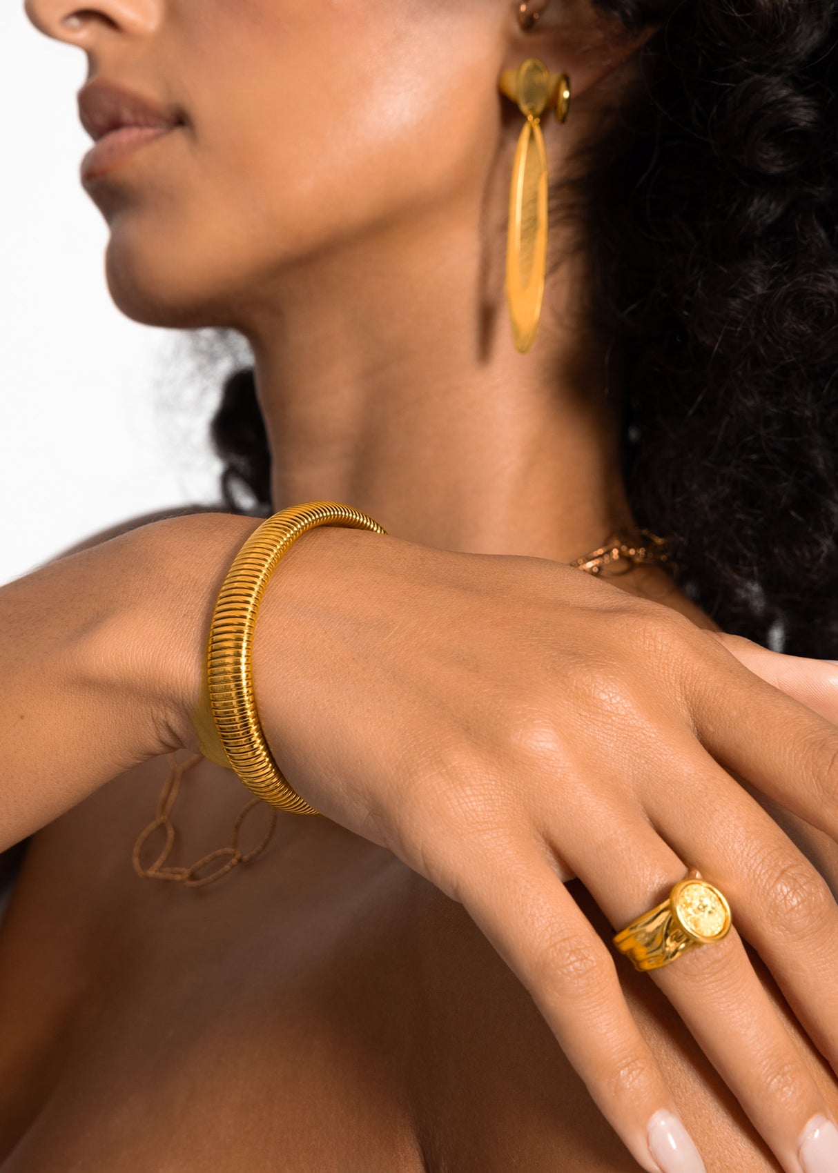 Grooved bracelet, medium - gold