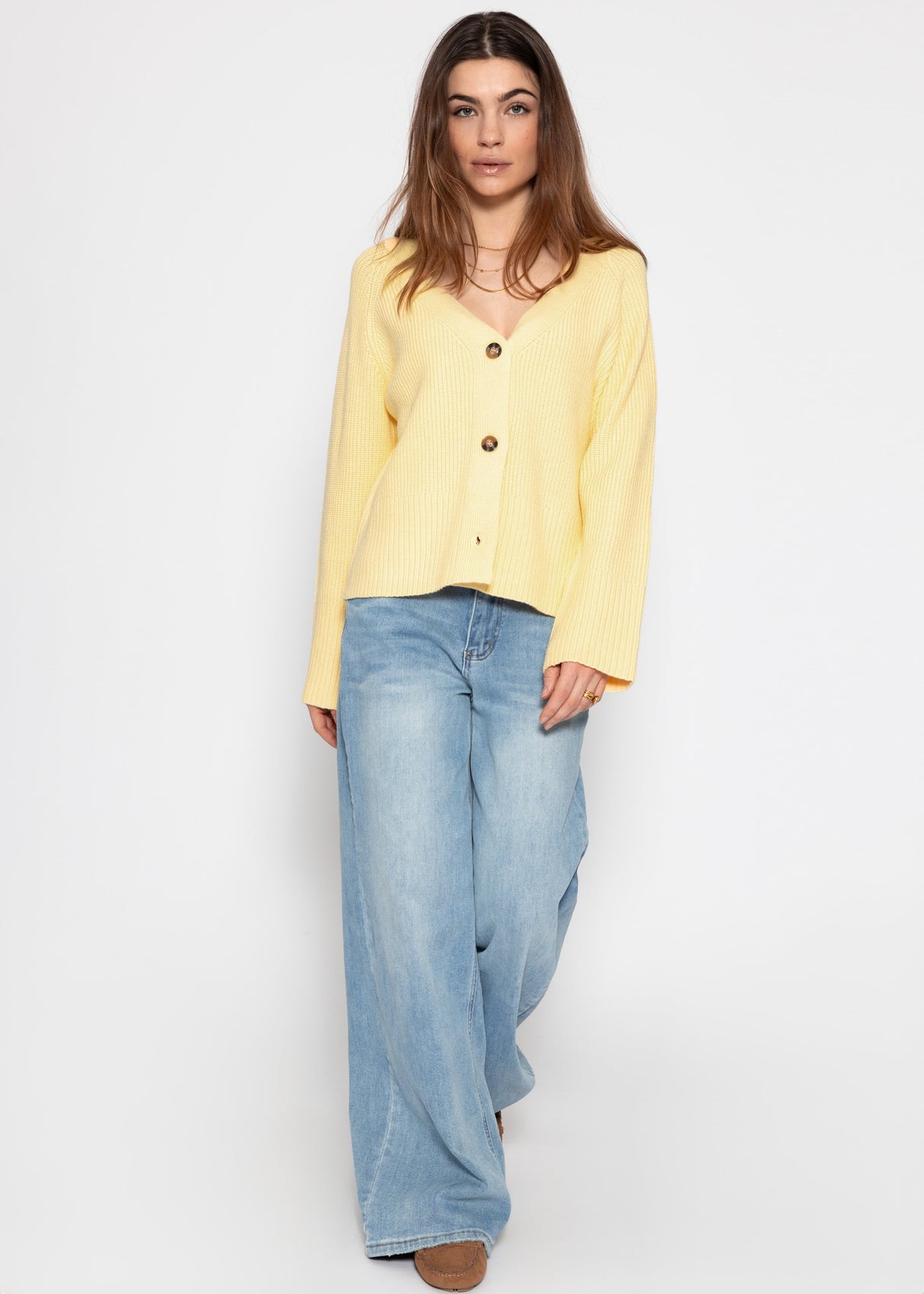Gerippter Cardigan mit V-Ausschnitt - buttergelb
