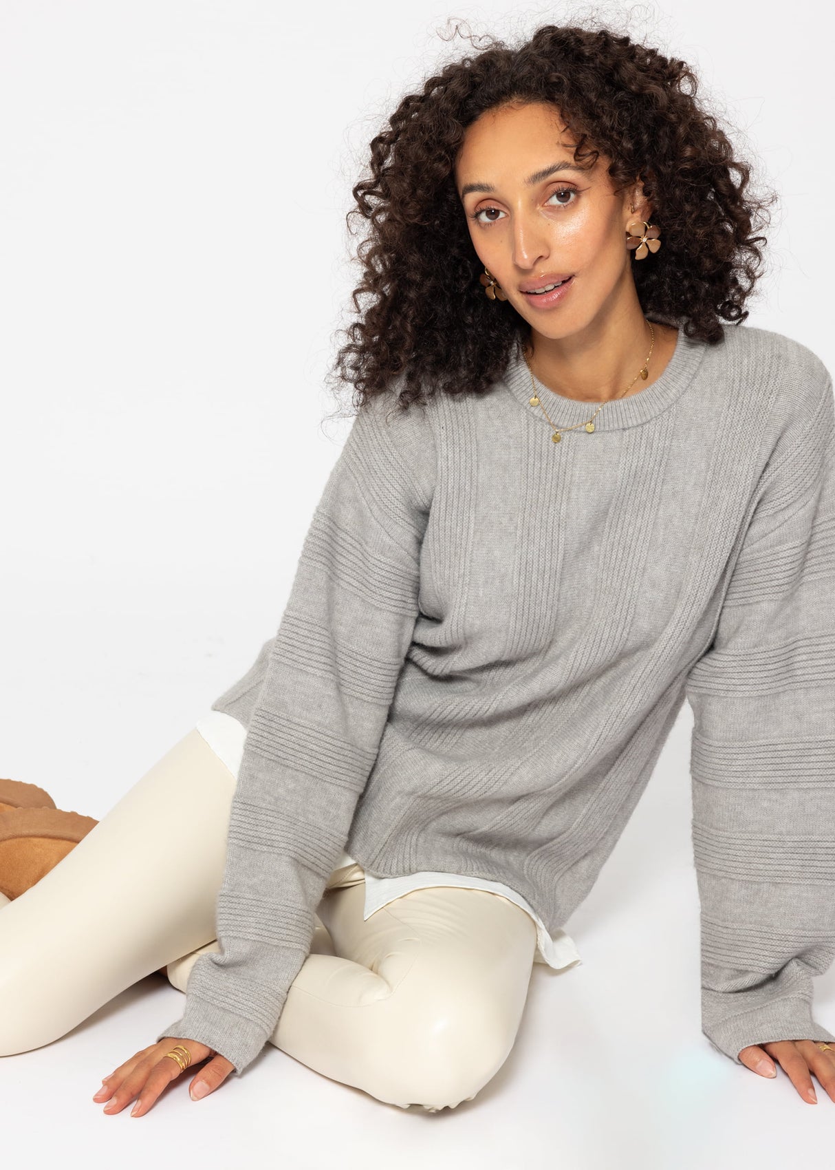 Sweater with ribbed stripe pattern - grey