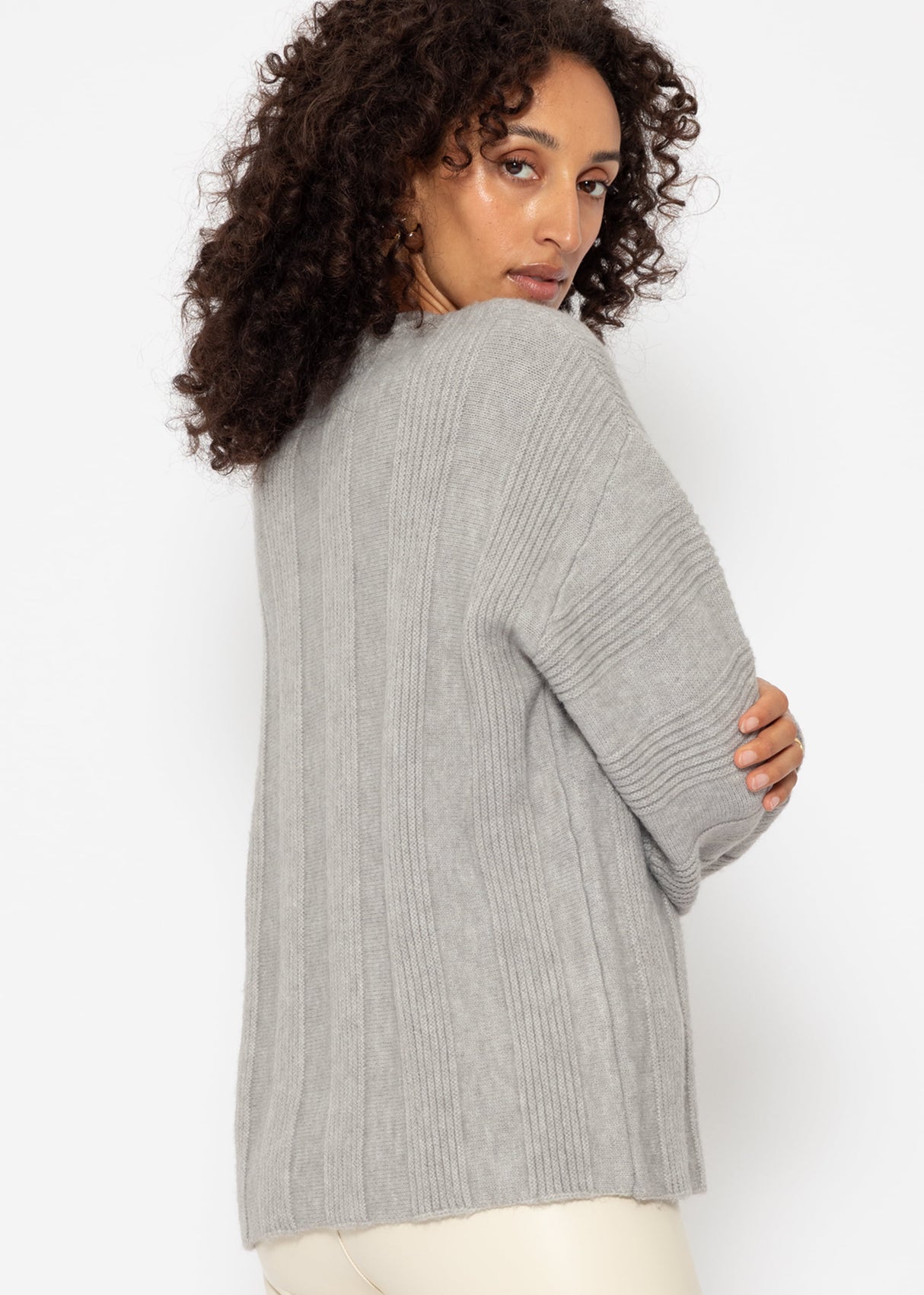 Sweater with ribbed stripe pattern - grey