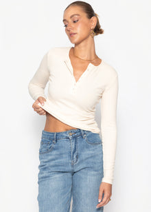 Geripptes Langarmshirt mit Knopfleiste - hellbeige