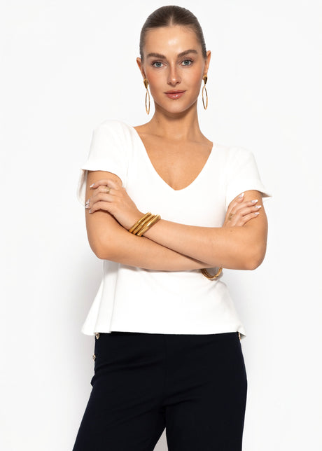 Geripptes T-Shirt mit V-Ausschnitt - offwhite von SASSYCLASSY