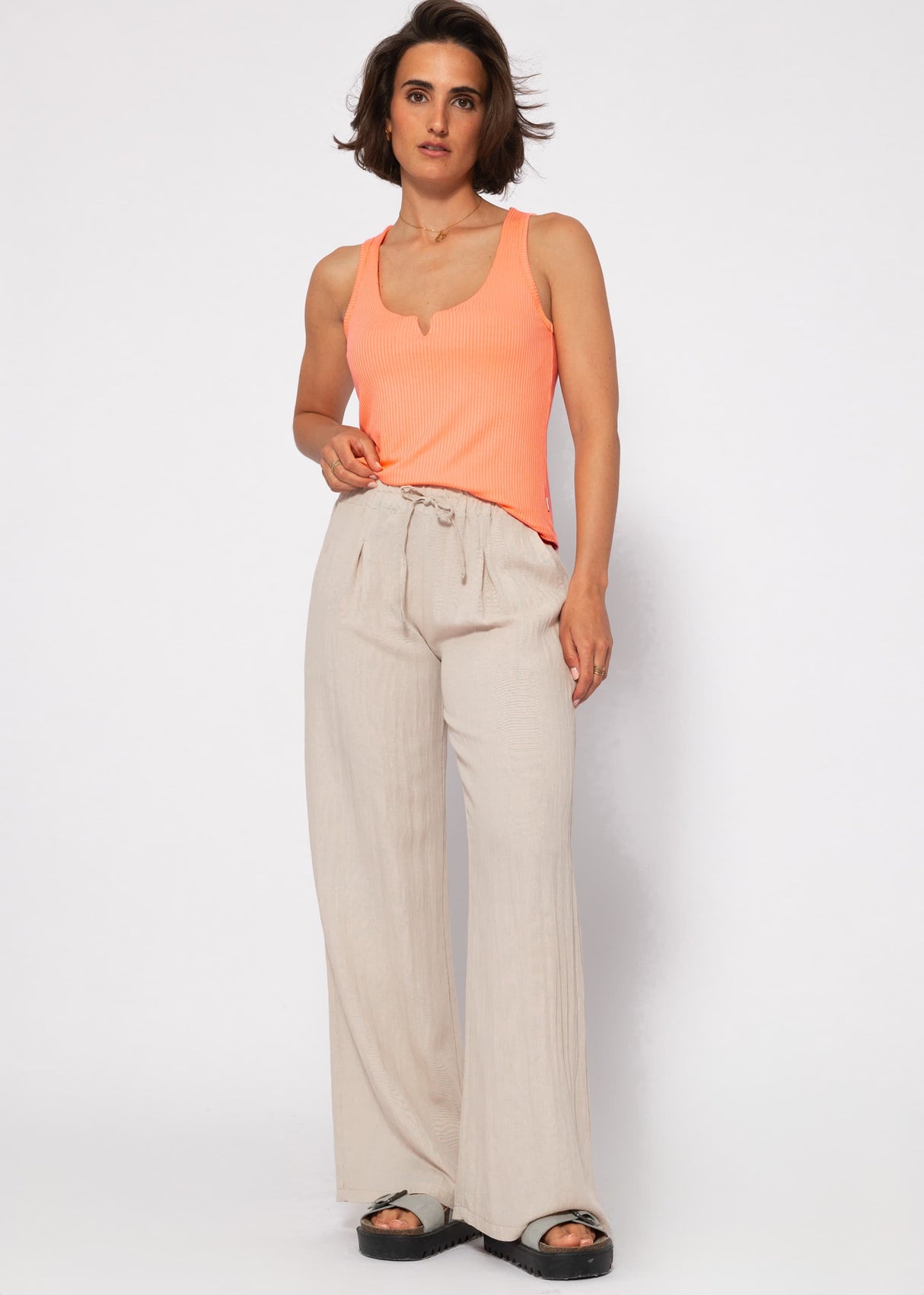 Geripptes Top mit V-Ausschnitt - peach
