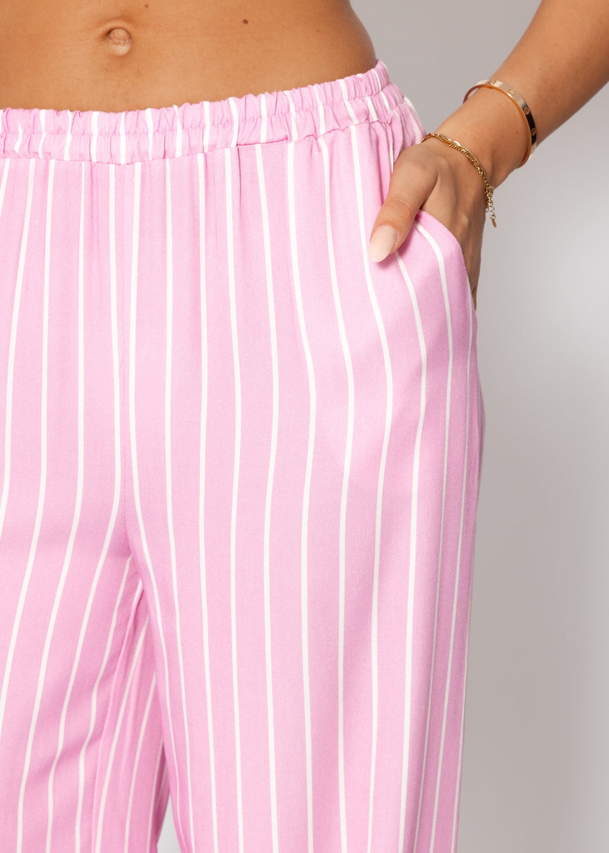 Gestreifte Hose mit weitem Bein - rosa