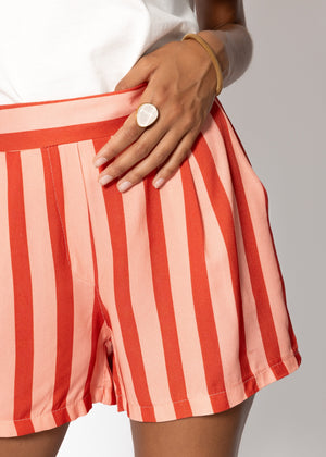 Gestreifte Shorts mit Bundfalten - rot