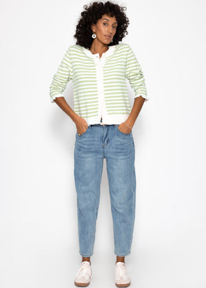 Gestreifte Strickjacke mit Volants - grün