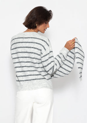 Gestreifter Cardigan mit Schal - grau - SASSYCLASSY