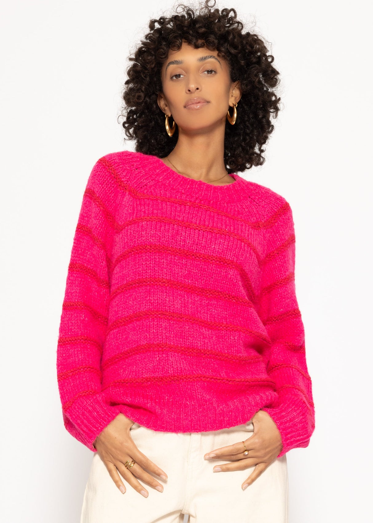 Gestreifter Pullover mit Rundhalsausschnitt - pink