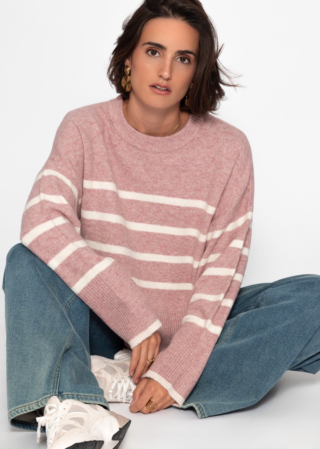 Gestreifter Strickpullover mit Seitenschlitzen - altrosa