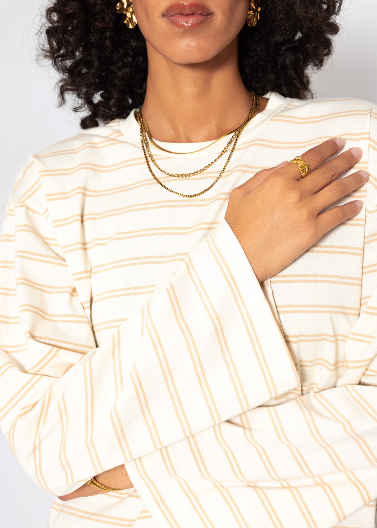 Gestreiftes Langarmshirt mit weiten Ärmeln - creme