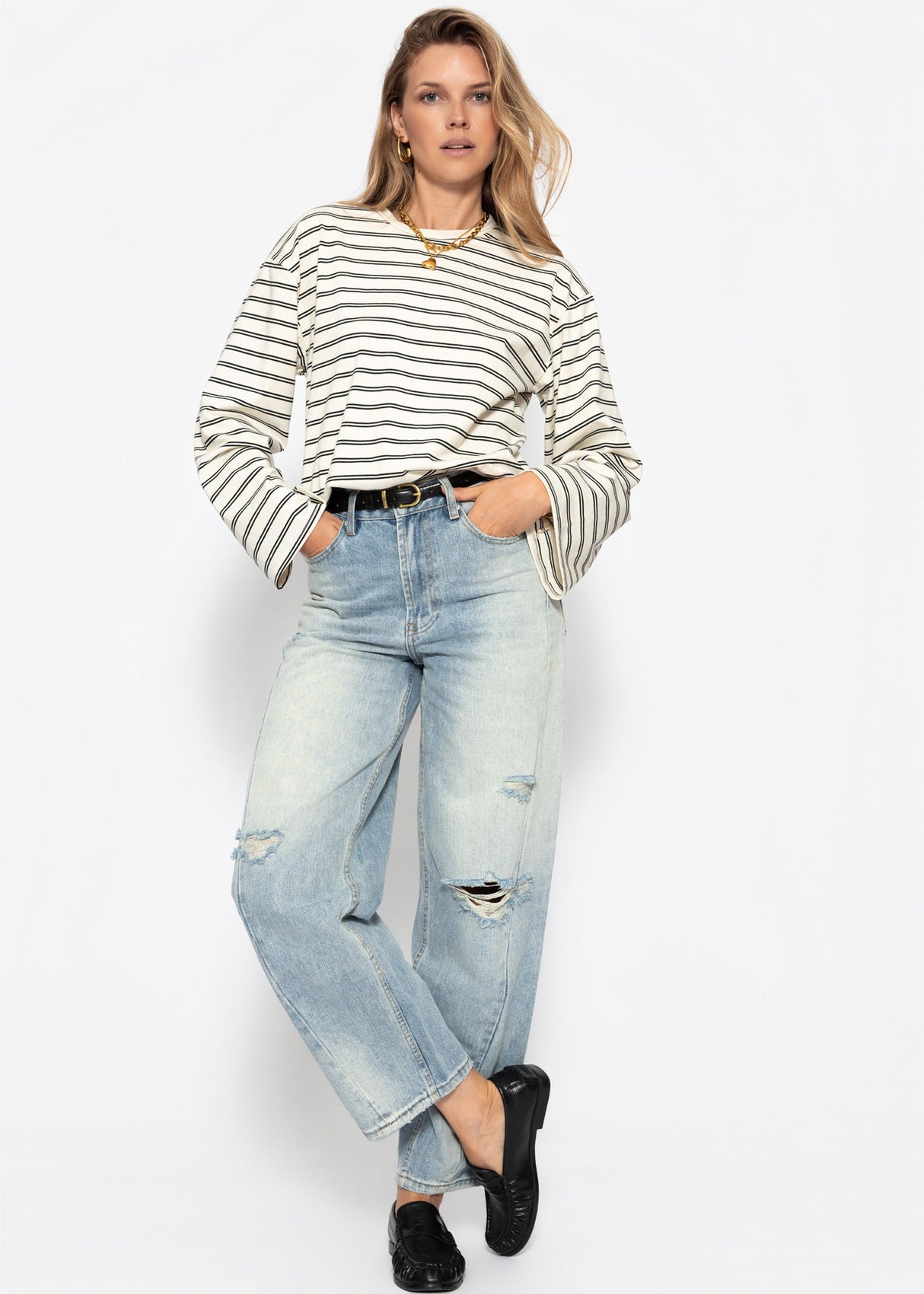Gestreiftes Langarmshirt mit weiten Ärmeln - offwhite