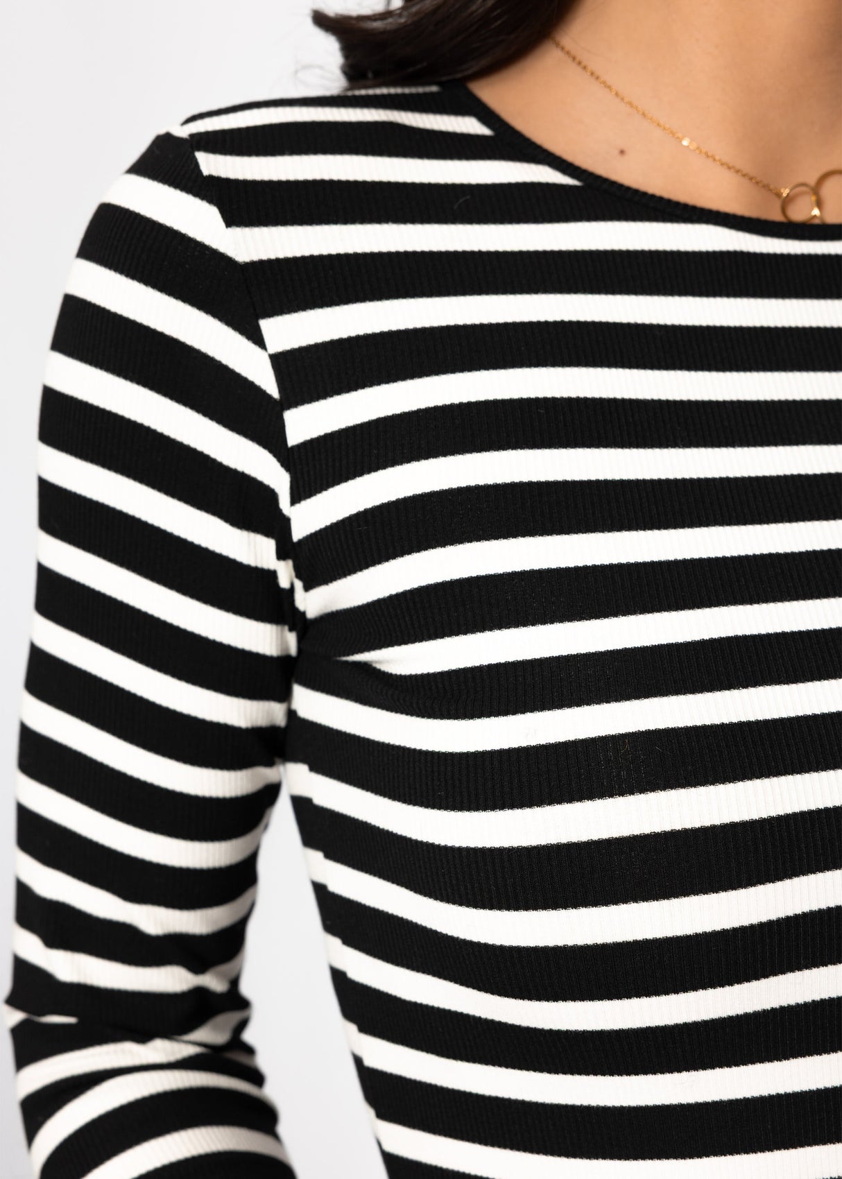 Gestreiftes Langarmshirt - schwarz