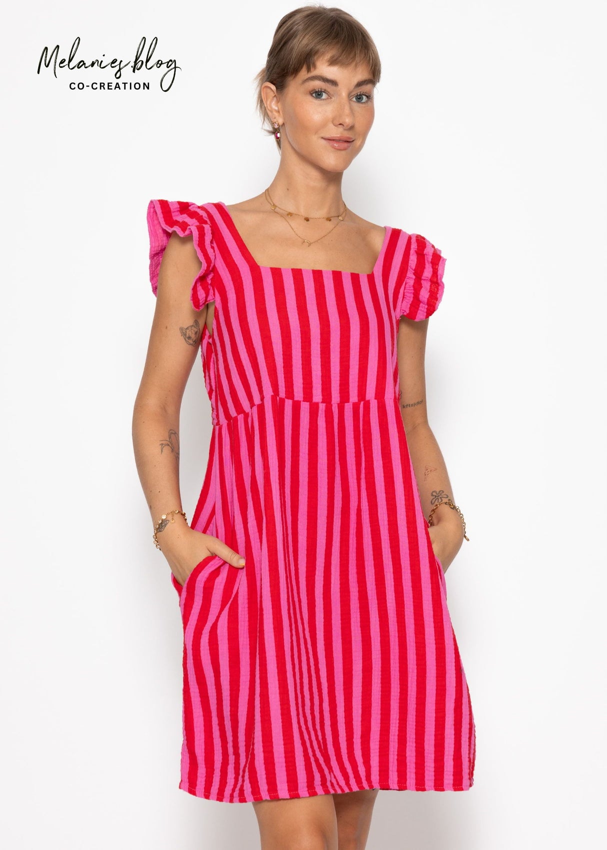 Gestreiftes Musselinkleid - pink