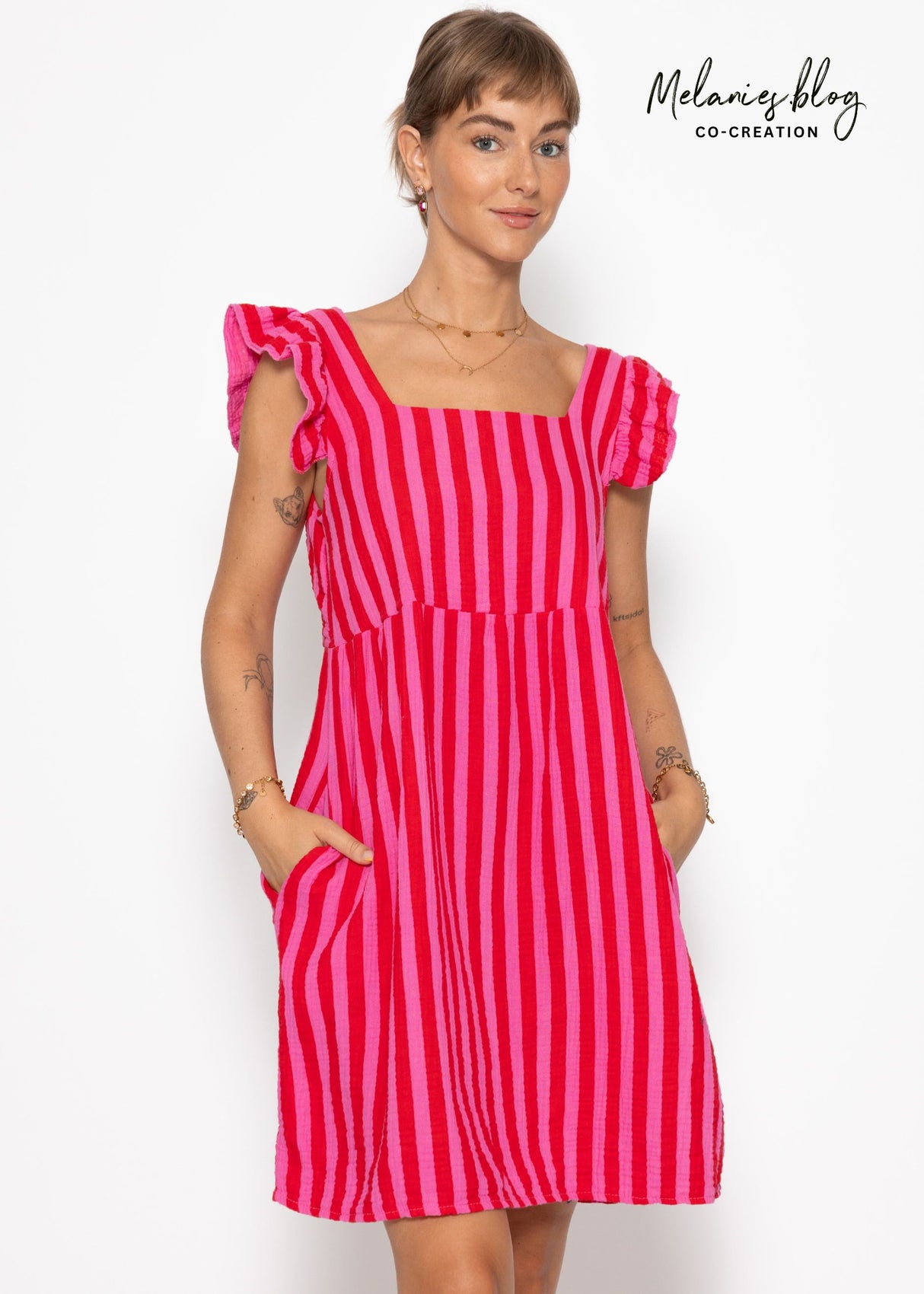 Gestreiftes Musselinkleid - pink