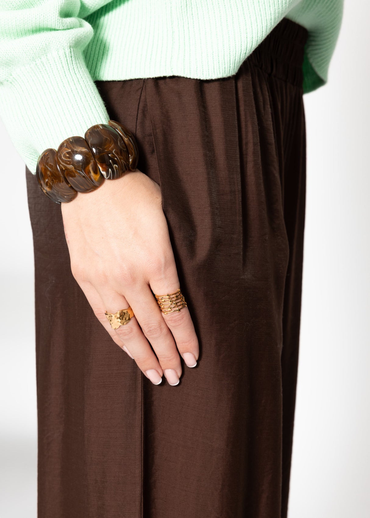 Glänzende Stoffhose mit geradem Bein - braun