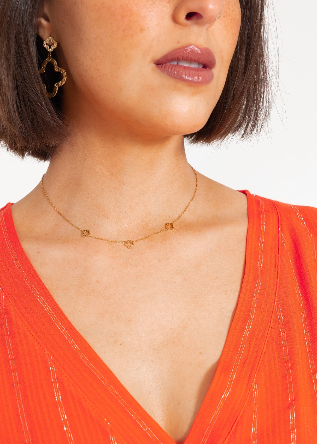 Necklace with clover leaves, gold