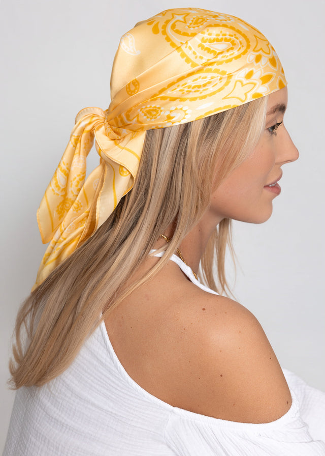 Neckerchief with bandana print - yellow
