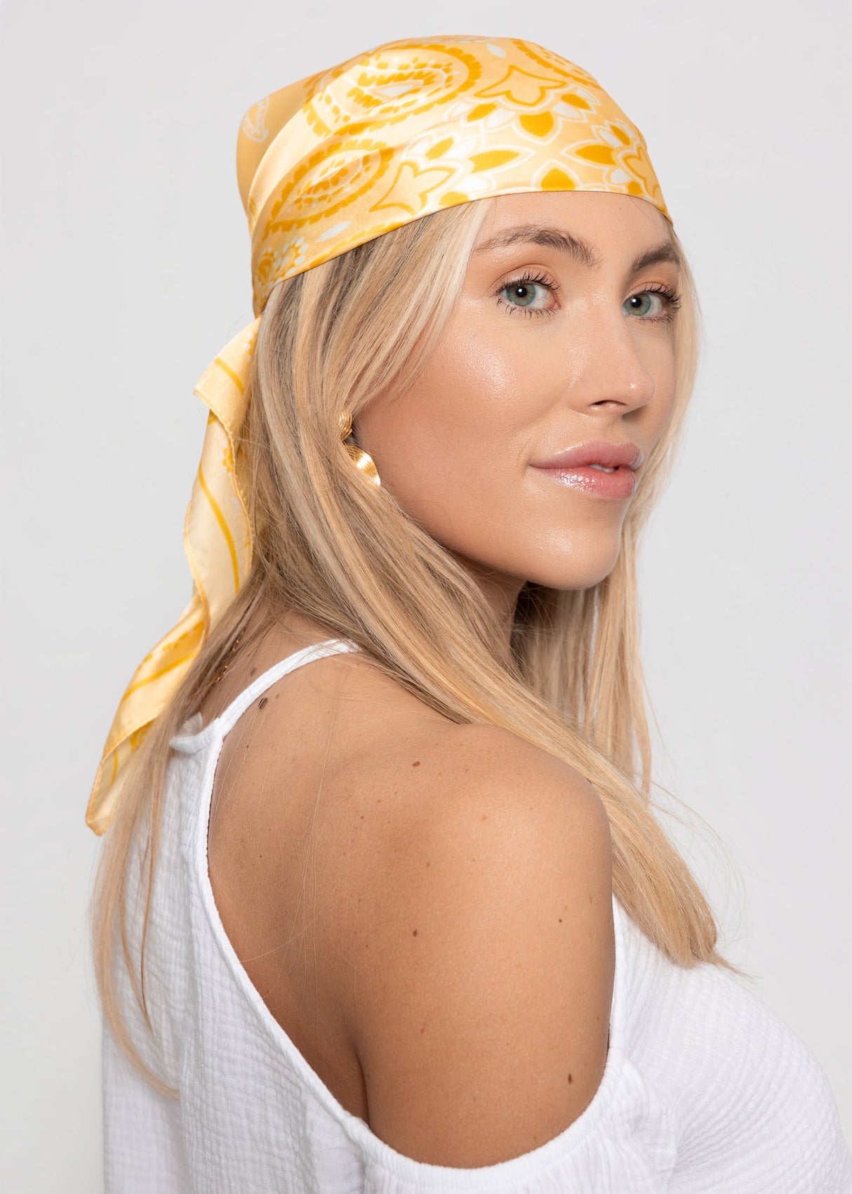 Halstuch mit Bandana-Print - gelb