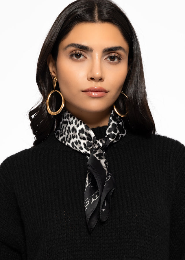 Neckerchief with leopard print - black