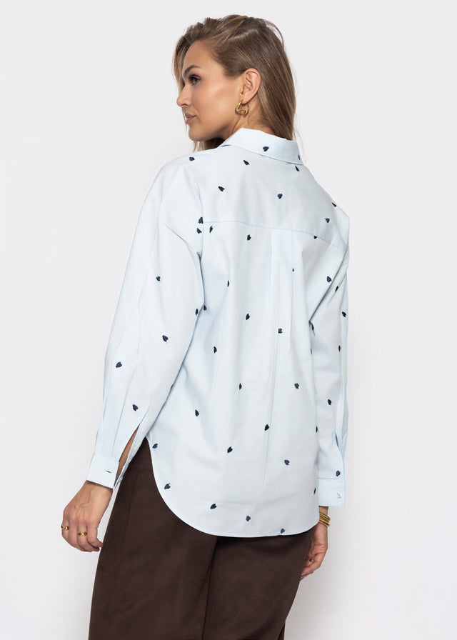 Hemdbluse mit blauer Herzstickerei - hellblau