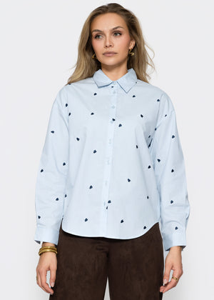 Hemdbluse mit blauer Herzstickerei - hellblau