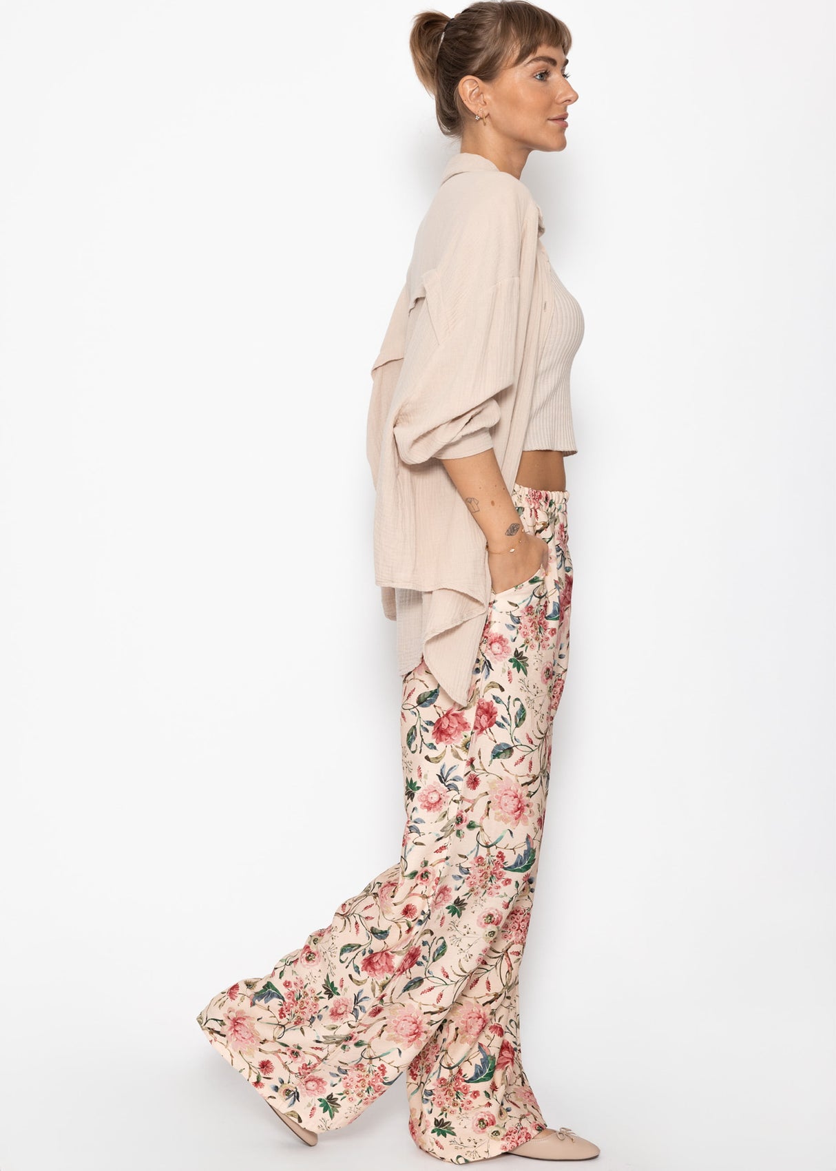 Hose mit Blümchendruck - beige