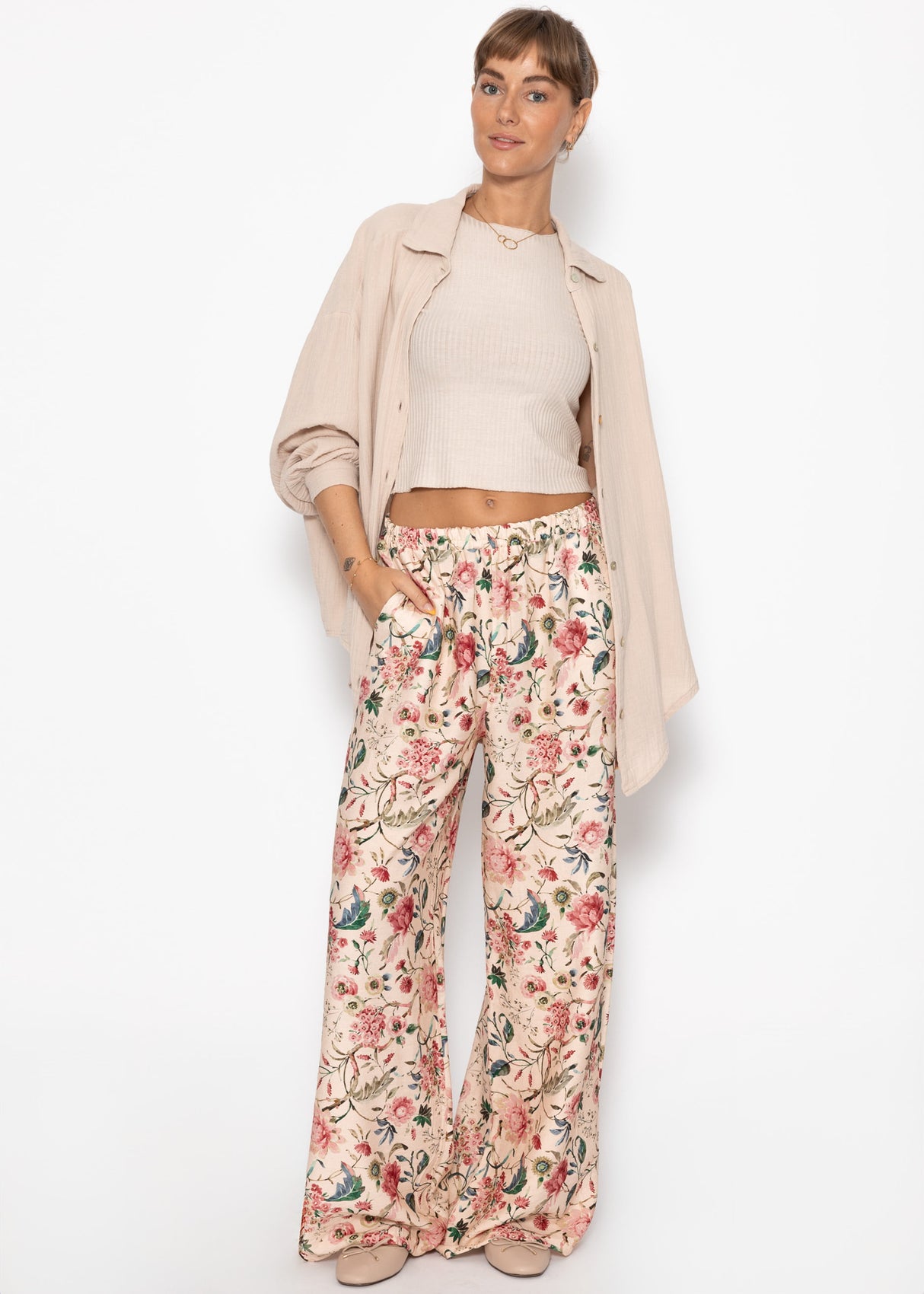 Hose mit Blümchendruck - beige