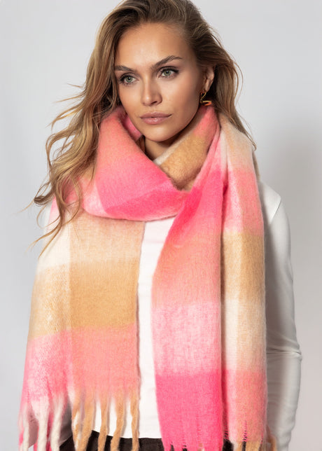 Karierter flauschiger Schal mit Fransen - rosa