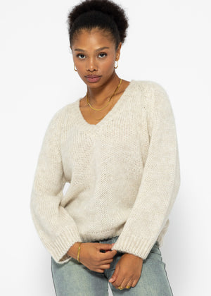 Klassischer Strickpullover mit V-Ausschnitt und Blende - beige