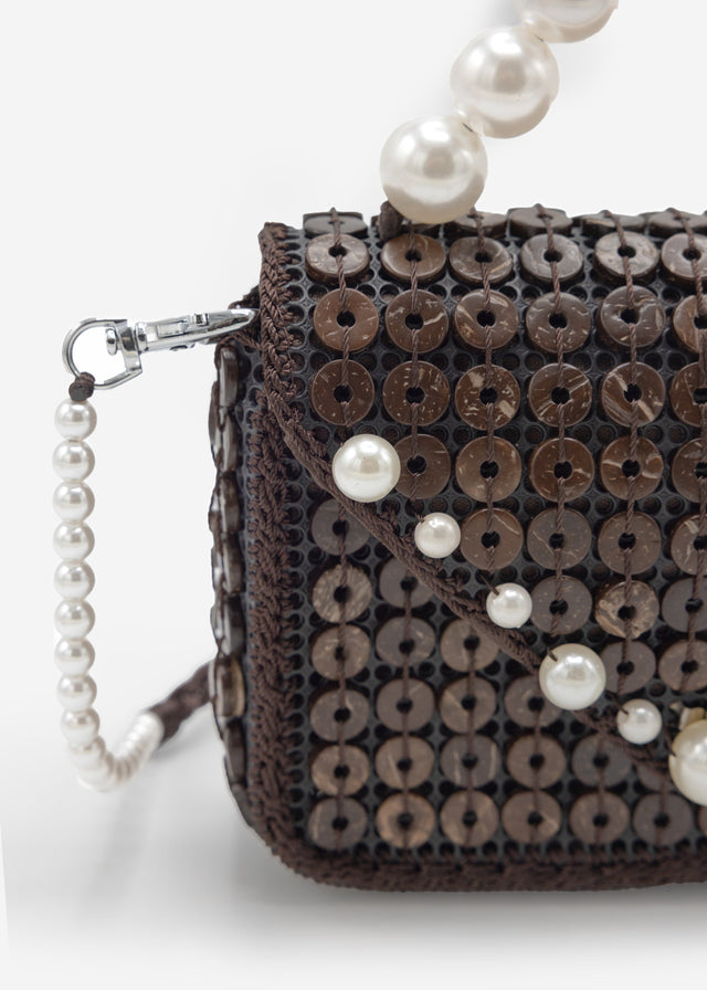 Kleine Tasche mit weißem Perlen-Henkel - dunkelbraun