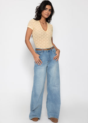 Short-sleeved bodysuit in floral lace - butter yellow