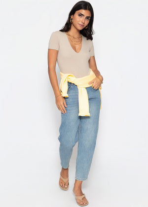 Kurzarm Body mit V-Ausschnitt - beige