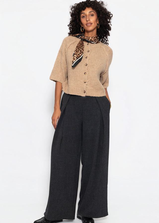 Kurzarm Cardigan mit Außennähten - beige