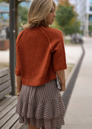 Kurzarm Cardigan mit Außennähten - rostrot